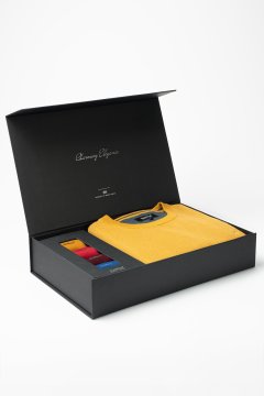 Set pánskeho svetra EDGARO Ochre a ponožiek v darčekovom boxe