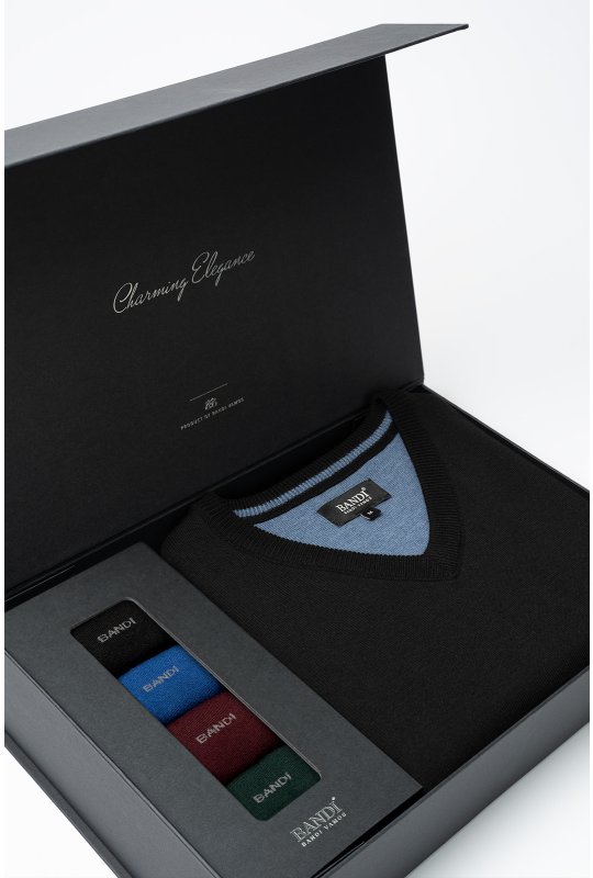 Set pánskeho svetra MARCELIO Nero a ponožiek v darčekovom boxe