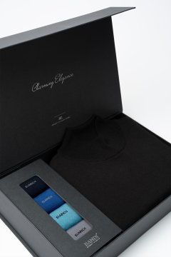 Set pánskeho roláka SERAFIO Nero a ponožiek v darčekovom boxe